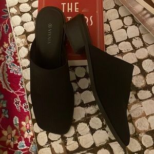 Vivaia Black Mules